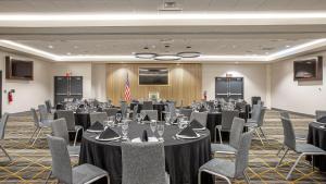 a banquet hall with tables and chairs and a screen at Holiday Inn Panama City by IHG in Panama City +91 photos