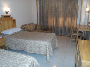 Postel nebo postele na pokoji v ubytování Hotel Kalyan Residency