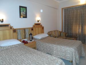 Postel nebo postele na pokoji v ubytování Hotel Kalyan Residency
