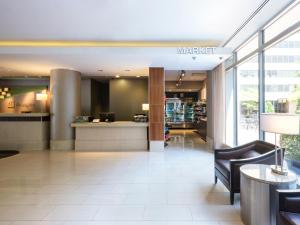 a lobby of a hotel with a waiting area at Holiday Inn Washington Capitol - Natl Mall by IHG in Washington, D.C.