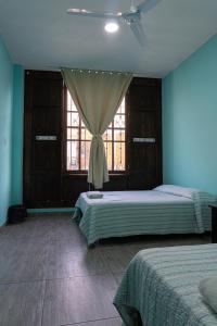 Cama ou camas em um quarto em Desert Nights Hostel