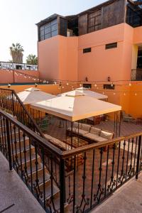 Uma varanda ou terraço em Desert Nights Hostel