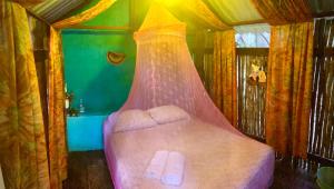 Postel nebo postele na pokoji v ubytování Yaxche Centro Hostal y Camping