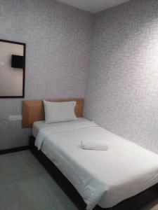 Postel nebo postele na pokoji v ubytování Hotel Sri Sutra PJ 222