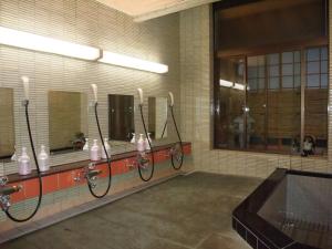 a bathroom with a bunch of sinks and mirrors at Sumiyoshiya in Kanazawa