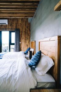 Llit o llits en una habitació de 似禾苑民宿 Siheyuan Homestay