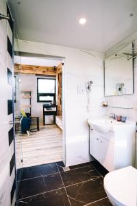 Koupelna v ubytování 似禾苑民宿 Siheyuan Homestay + 37 fotografií