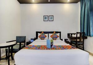 Postel nebo postele na pokoji v ubytování Hotel Rockland Panchsheel Enclave