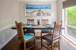 a dining room with a table and four chairs at Mornington Peninsula-4Shore Rosebud in Rosebud