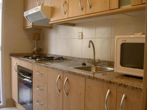 a kitchen with a sink and a microwave at APCOSTAS - Hawaii Sun in La Manga del Mar Menor