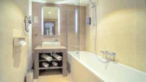 
A bathroom at Hotel Lido **** Mons Centre
