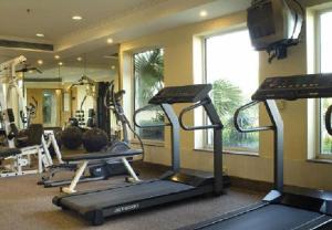 Fitness centrum a/nebo fitness zařízení v ubytování Savoy Suites Noida