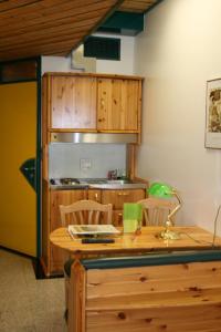 Kuchnia lub aneks kuchenny w obiekcie Hotel Asperner Löwe