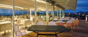 Hotel Ristorante I Castelli餐厅或其他用餐的地方