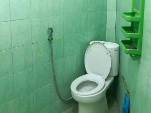 ห้องน้ำของ Griya Fadamas Syariah near Taman Hijau Demangan Madiun Mitra RedDoorz