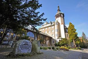 a building with a clock tower on top of it at Dom Zdrojowy in Świeradów-Zdrój