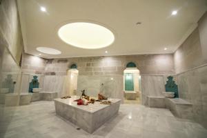 A bathroom at Imperial Cave Suites & Spa
