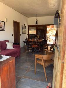 a living room with a couch and a table at Casa Canoa - climatizada e com piscina in Piranhas