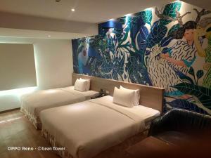 Postel nebo postele na pokoji v ubytování Legend Hotel Kaohsiung Pier2