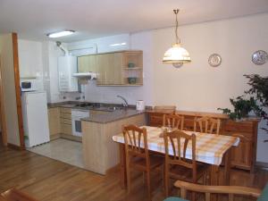 Dining area sa apartment