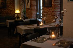 Reštaurácia alebo iné gastronomické zariadenie v ubytovaní Cinema Rooms - Piotrkowska