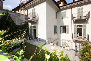 A balcony or terrace at Casa Julia - Menaggio by LoveComo