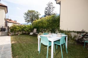 A garden outside Casa Julia - Menaggio by LoveComo