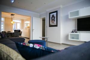 a living room with a couch and a tv at Maison avec Jacuzzi 5ch in Verviers