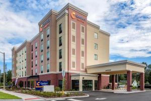 uma representação da frente de um hotel em Comfort Suites Gainesville Near University em Gainesville