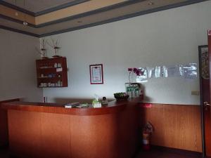 a bar in a restaurant with a counter at Jinguang Homestay in Fanlu