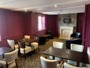 The lounge or bar area at The White Horse Inn 