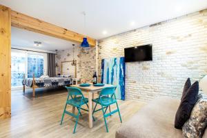 a living room with a brick wall and a table and chairs at Chic y sofisticado Loft en la playa in Valencia