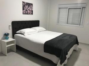 Кровать или кровати в номере Residencial Quinta dos Açores