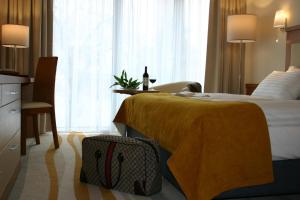 Hotel Hanseatic - Adults Only tesisinde bir odada yatak veya yataklar