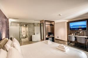 A bed or beds in a room at PAX hotel