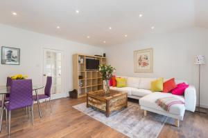 Gloucester Lane - Central Mews Cottage
