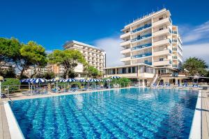Bazén v ubytovaní Hotel Danieli alebo v jeho blízkosti
