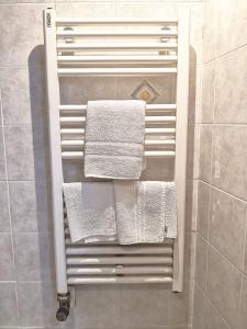 a towel rack in a bathroom with white towels at Sansamuele Apartment in Venice +20 photos