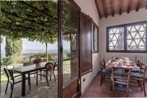 Balkón alebo terasa v ubytovaní Agriturismo Rigone in Chianti