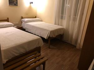 Katil atau katil-katil dalam bilik di Tulip Hotel