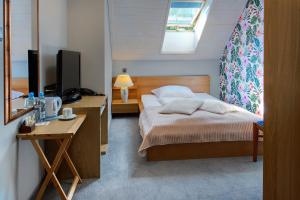 Posteľ alebo postele v izbe v ubytovaní Hotel Zalesie