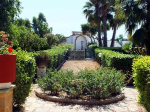 A garden outside Agriturismo Villantica
