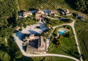 an aerial view of a house with a swimming pool at Valle Rosa in Spoleto