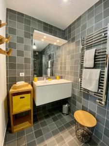 Ett badrum på Appartement Cosy - Arbre Blanc - Rooftop View