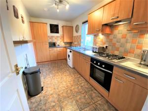 Køkken eller tekøkken på Grampian Serviced Apartments - Garden Neuk - Lesmurdie House