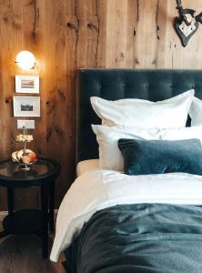 a bedroom with a bed with a black headboard and a table at Suite Living Boardinghouse Apartments in Gießen