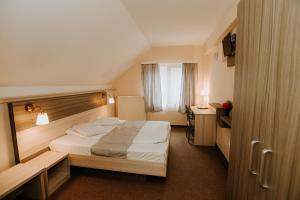 A bed or beds in a room at Guest house Lacul Linistit