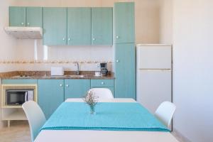 Una cocina o zona de cocina en Apartamentos Moon Dreams Los Lentiscos