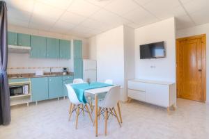 Una cocina o zona de cocina en Apartamentos Moon Dreams Los Lentiscos