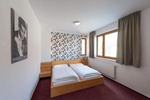 Posteľ alebo postele v izbe v ubytovaní Hotel Garni Pod Skalkou